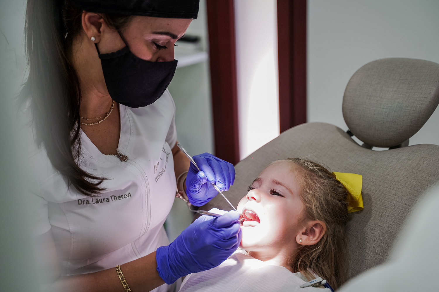 Detalle del equipamiento dental de Navi
